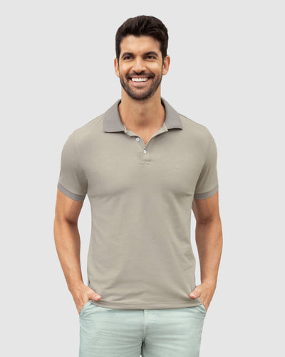 Camiseta tipo polo con bordado en frente#color_807-beige