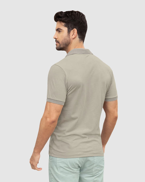 Camiseta tipo polo con bordado en frente#color_807-beige