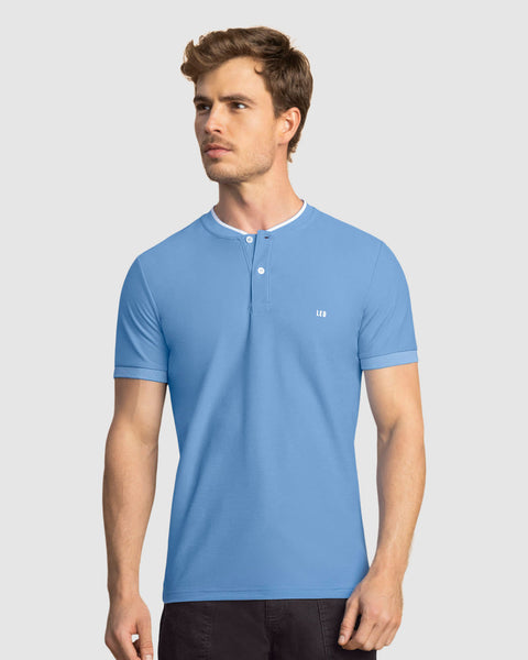 Camiseta con cuello henley y botones funcionales#color_022-azul-medio