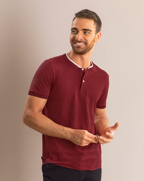 Camiseta con cuello henley y botones  funcionales#color_194-vino