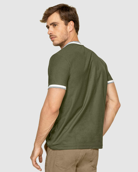 Camiseta con cuello henley y botones funcionales#color_601-verde