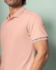 Camiseta tipo polo con elástico decorativo en mangas#color_301-rosado-pastel