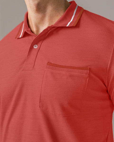 Camiseta tipo polo con botones  funcionales y bolsillo decorativo#color_391-rojo-claro