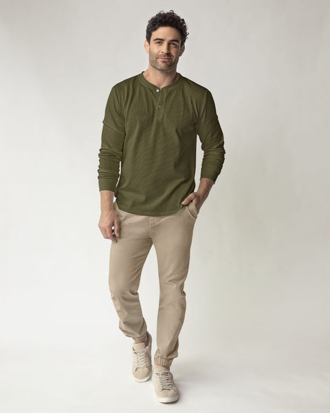Camiseta manga larga elaborada en tela con textura#color_601-verde-taupe