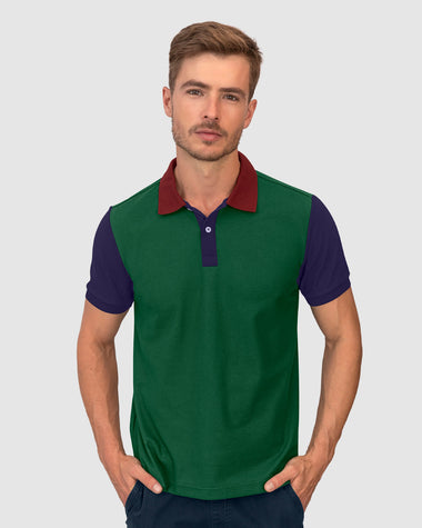 Camiseta tipo polo de silueta semiajustada con bloques de color#color_601-verde-cesped