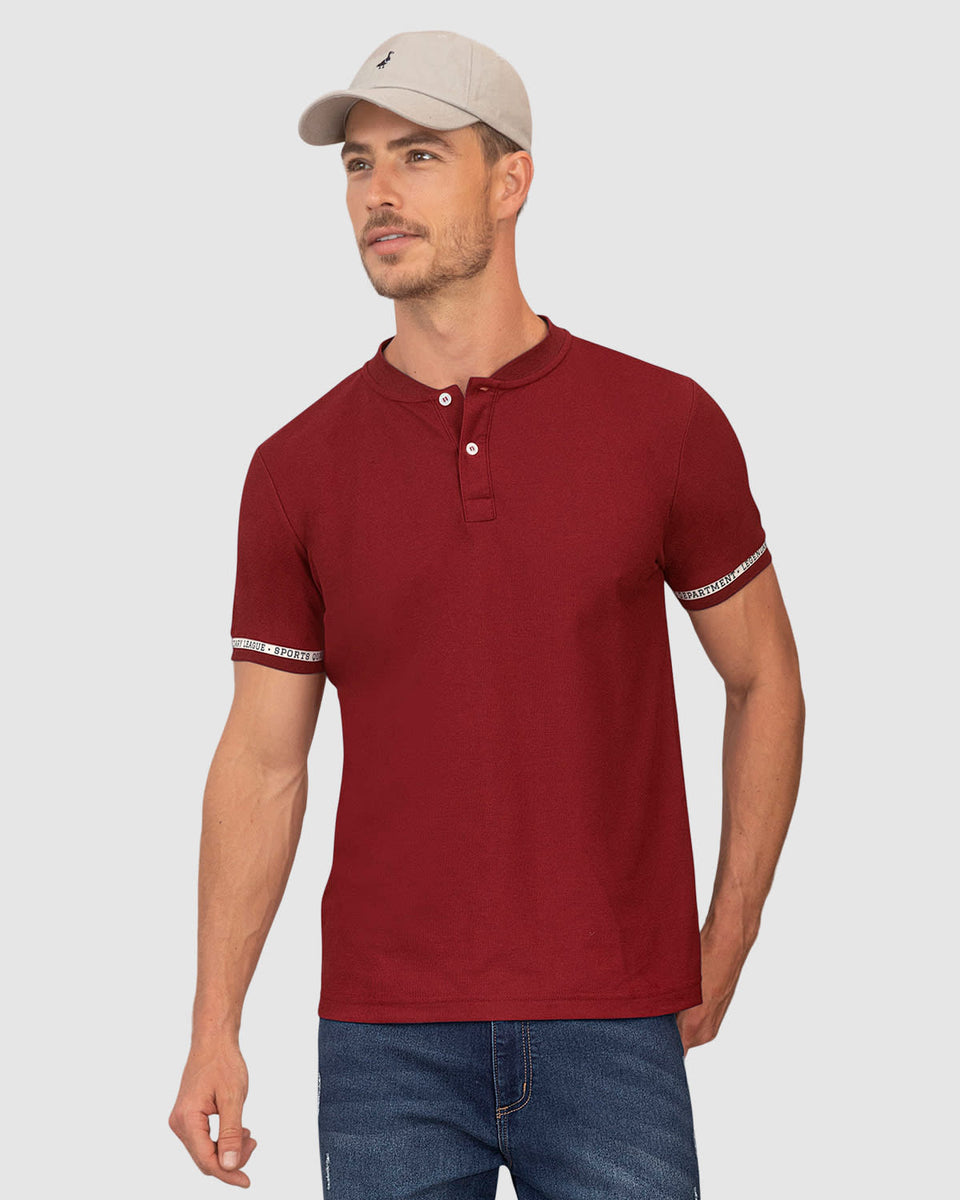 Camiseta henley con detalle de elástico estampado en mangas