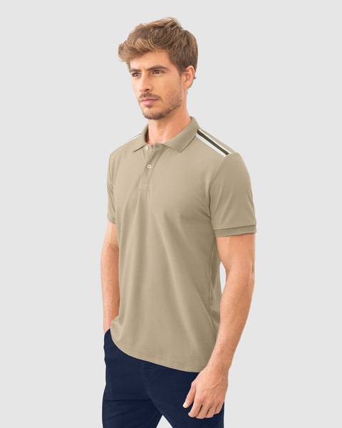 Camiseta tipo polo con pieza decorativa en hombros#color_084-arena