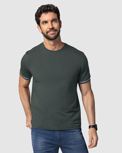 Camiseta con detalle de elástico estampado en mangas#color_706-gris-oscuro