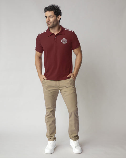 Camiseta tipo polo con estampado en relieve#color_430-vino