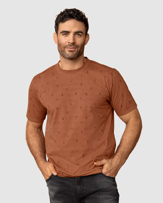 Camiseta manga corta con estampado continuo#color_087-cafe-estampado