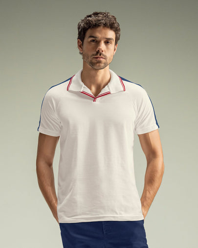 Camiseta tipo polo con cuello sport y detalles en contraste#color_000-blanco