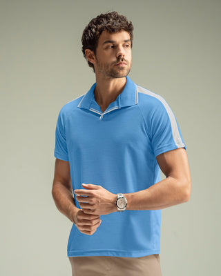 Camiseta tipo polo con cuello sport y detalles en contraste#color_022-azul-claro