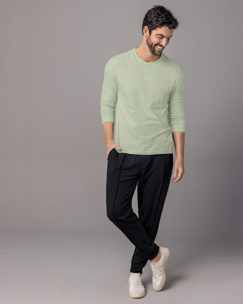 Jogger con cortes decorativos en frente#color_700-negro