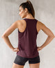 Camiseta deportiva de secado rápido y silueta semiajustada para mujer#color_349-vino