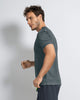 Camiseta deportiva masculina semiajustada de secado rápido#color_720-gris