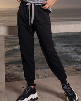 Pantalón de pijama jogger con bolsillos accent#color_700-negro
