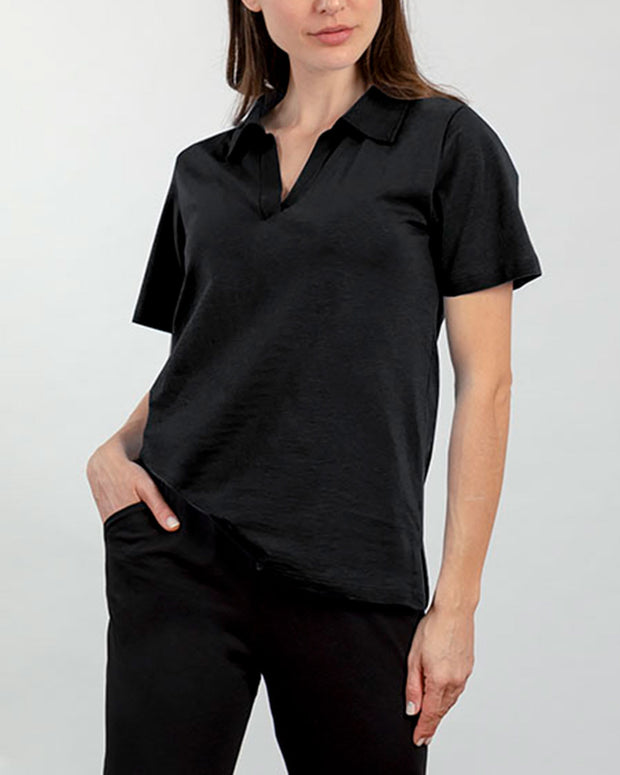 Camiseta manga corta con cuello tipo camisa. tallas completas.#color_700-negro