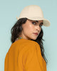 Gorra femenina con hebilla metálica#color_825-crudo