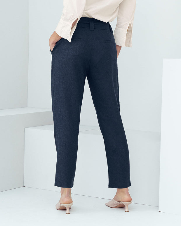 Pantalón largo con bolsillos funcionales para mujer#color_596-azul-oscuro