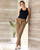 Pantalón largo con bolsillos funcionales para mujer#color_897-camel