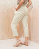 Pantalón largo con tira para anudar en cintura y bolsillos funcionales para mujer#color_145-rayas-estampadas