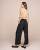 Pantalón largo con resorte en cintura y bolsillos funcionales#color_700-negro