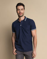 Camiseta tipo polo con tejido en cuello y mangas#color_457-azul-oscuro