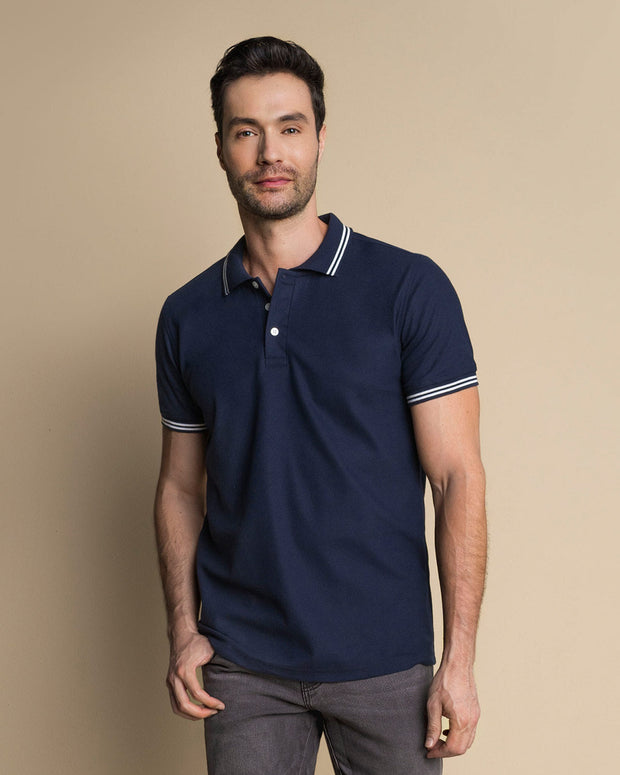 Camiseta tipo polo con tejido en cuello y mangas#color_457-azul-oscuro