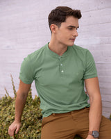 Camiseta henley con mangas y cuellos tejidos#color_172-verde