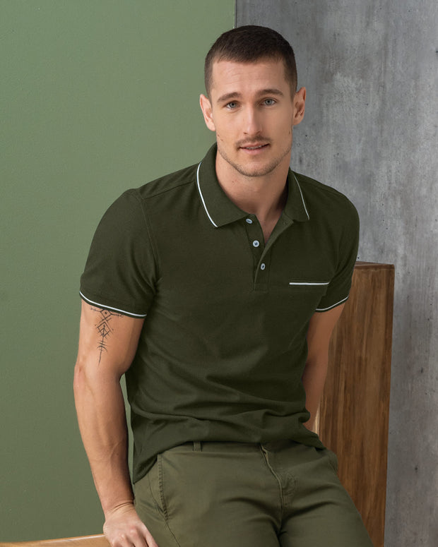 Camiseta tipo polo con bolsillo#color_607-verde-militar