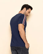 Camiseta manga corta con detalle en hombros